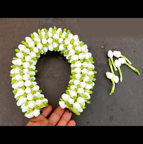 Veni - White Nandiyavattam (Pinwheel) - G046